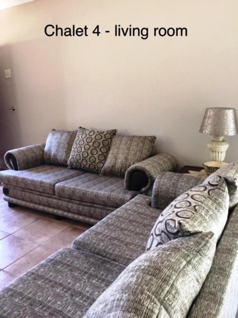 Impala Chalets بهالابوروا المظهر الخارجي الصورة