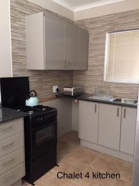 Impala Chalets بهالابوروا المظهر الخارجي الصورة