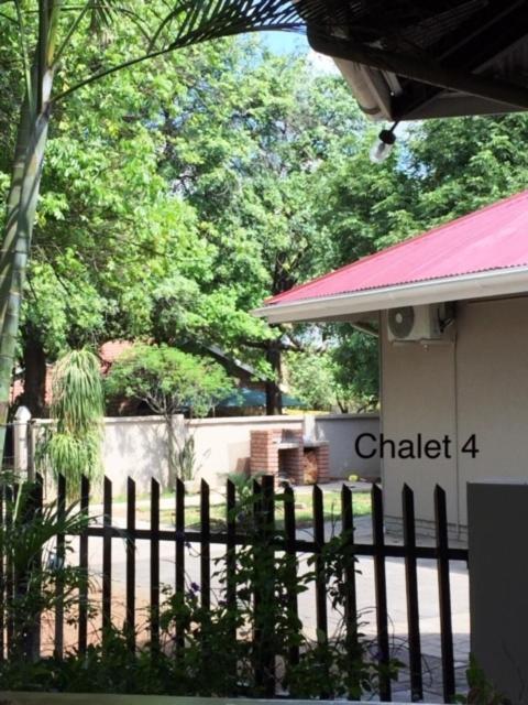 Impala Chalets بهالابوروا المظهر الخارجي الصورة