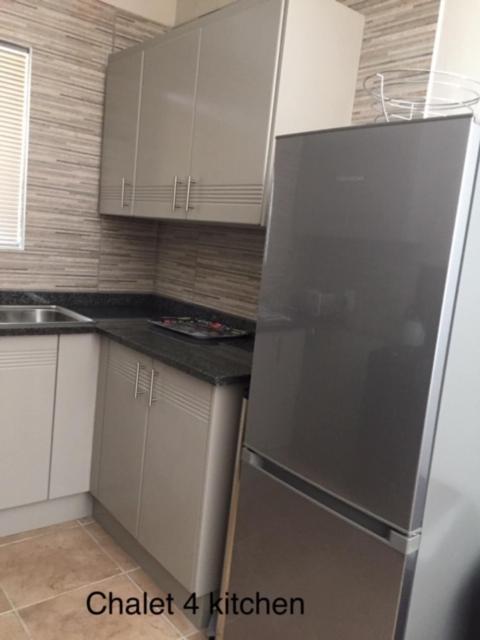 Impala Chalets بهالابوروا المظهر الخارجي الصورة