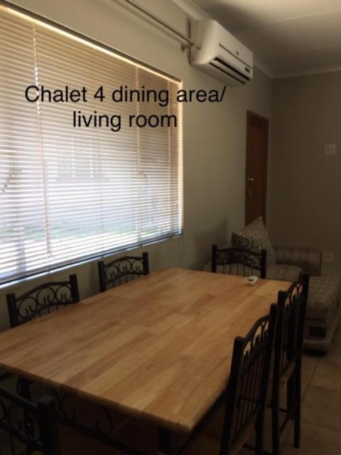 Impala Chalets بهالابوروا المظهر الخارجي الصورة